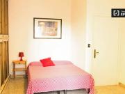Camere in affitto in appartamento con 5 camere da letto...