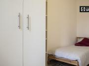 Camere in affitto in appartamento con 6 camere da letto...
