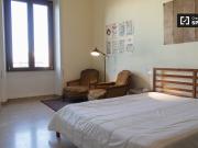 Camere in affitto in appartamento con 6 camere da letto...