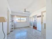 CANNES 800 METRES RUE D'ANTIBES: 2 PIECES + 2 CAVES...