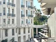 Cannes Banane face au légendaire Hotel Martinez Elegant...