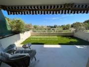 CANNES Croix des Gardes 3P rénové en rez de Jardin vue mer