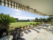 CANNES CROIX DES GARDES REZ DE JARDIN AVEC BEL APERÇU MER