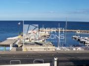 CANNES FACE A LA MER TRES BEAU DEUX PIECES EN DERNIER ETAGE