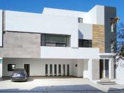 Casa en Cumbres Elite con 19m de Frente