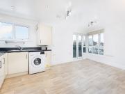 Canterbury Road, London CR0, 2 bed flat to rent, £1,600...