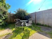 Canterbury Road, Worthing BN13, 2 bedroom flat to rent...