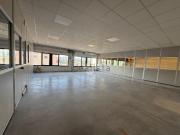 Capannone in affitto di 1050 m² in Via Don Lorenzo Milani, 5