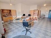 Capannone in affitto di 400 m² in Via Pelosa