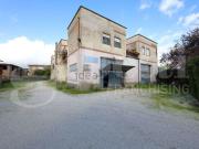 Capannone in affitto di 500 m² in Via Fontana Matuccia