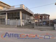 Capannone in affitto di 732 m²