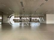 Capannone in vendita di 1650 m² in Strada Spolverina