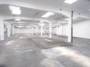Capannone in vendita di 2000 m² in Via Andrea Sansovino, 243