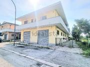 Capannone in vendita di 200 m² in Via Tavo, 290