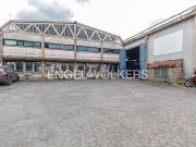 Capannone in vendita di 2400 m² in Via Crespina