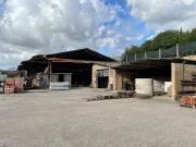 Capannone in vendita di 2554 m² in Strada Minturnae, 103