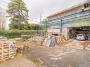 Capannone in vendita di 291 m² in Via Anagnina, 129