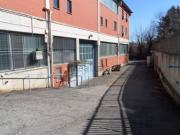 Capannone in vendita di 425 m² in Via dei Ronchi, 51