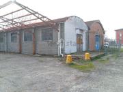 Capannone in vendita di 450 m² in Strada Langhirano, 217