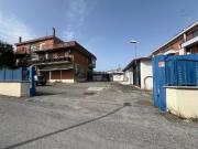 Capannone in vendita di 600 m² in Via Massa di San Giuliano