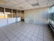 Capannone in vendita di 700 m² in Via G. Deledda, 248