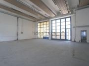 Capannone in vendita di 800 m² in Via Antonio Stradivari, 23