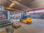 Capannone in vendita di 800 m² in Via Confalonieri, 63