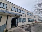 Capannone in vendita di 800 m² in Via Enrico Mattei