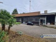 Capannone in vendita di 800 m² in Via Varese