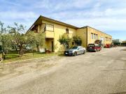 Capannone in vendita di 825 m² in Via Siria