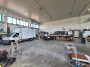 Capannone in vendita di 834 m²