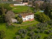 Caratteristica residenza di lusso dal sapore toscano...