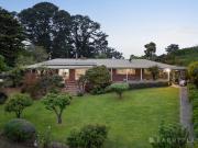 CARDINIA LODGE CHARMING COUNTRY LIFESTYLE WITH DUAL...