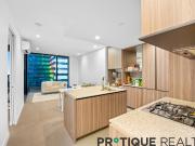 Carlton spectacular view apartment spacious 2 bedroom 1...