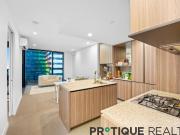 Carlton spectacular view apartment spacious 2 bedroom 1...