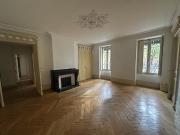 CARMES Local Professionnel de plus de 100m2 1895 €