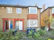 Carr Road, Northolt UB5, 2 bed flat to rent, £1,550 pcm...