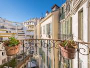 Carré d'Or – 2 pièces rénové au dernier étage