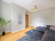 Cartwright Street, London E1, 2 bed flat to rent, £2,500...