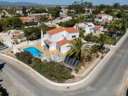 Moradia com piscina perto do mar!