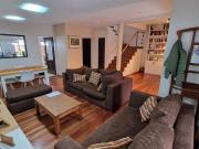 CASA/4 AMBIENTES/PATIO/PILETA/PARILLA/LOTE PROPIO!