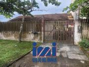 Casa 02 quartos com amplo terreno a venda