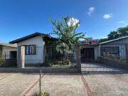 Casa 03 dormitórios, com amplo pátio fundos pra UNISC