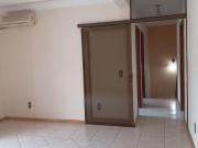 Casa 03 dormitórios, com páteo