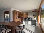 Casa 03 dormitórios/suítes em condomínio fechado