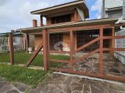 Casa 03 quartos, sacada, sala de estar com lareira, em...