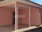 CASA 03 QUARTOS SENDO UMA SUÍTE Casa de Rua com 3 Quarto...