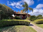 Casa com 05 dormitórios, 02 vagas, em Xangri lá