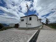CASA 120 m2, excelente ubicación, cerca a Av. Simón Bolívar
