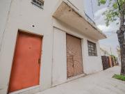 Casa 140 m, Local 70 m, fondo 104 m. Lote propio